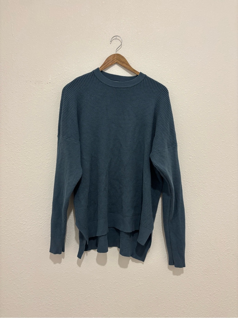 tea n rose Women’s Textured Crewneck Sweater - Slate Blue
